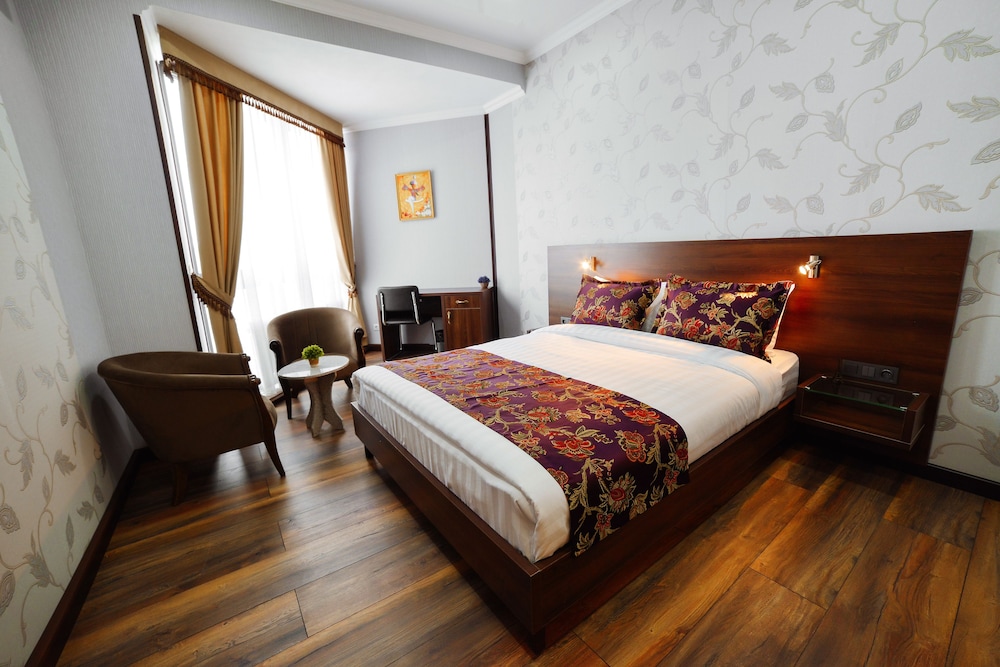 Bishkek Centrum Hotel 27/66