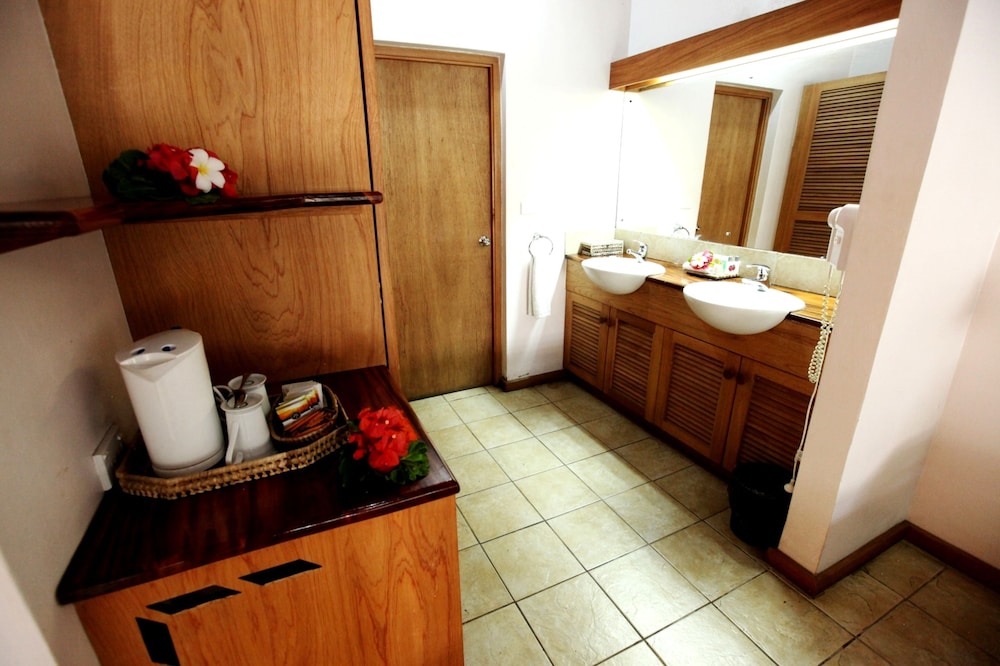 Anchorage Beach Resort 30/31