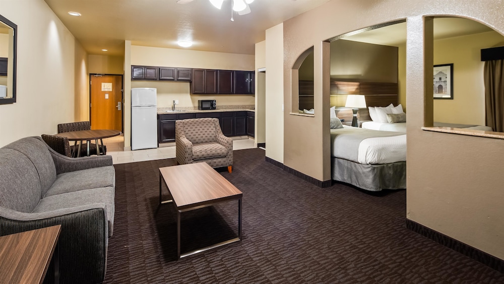 Best Western Plus Hill Country Suites 18/35