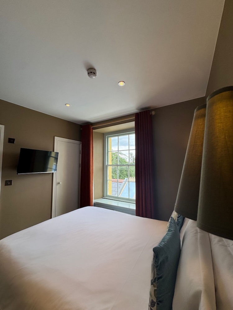 Town House, Queen Bed