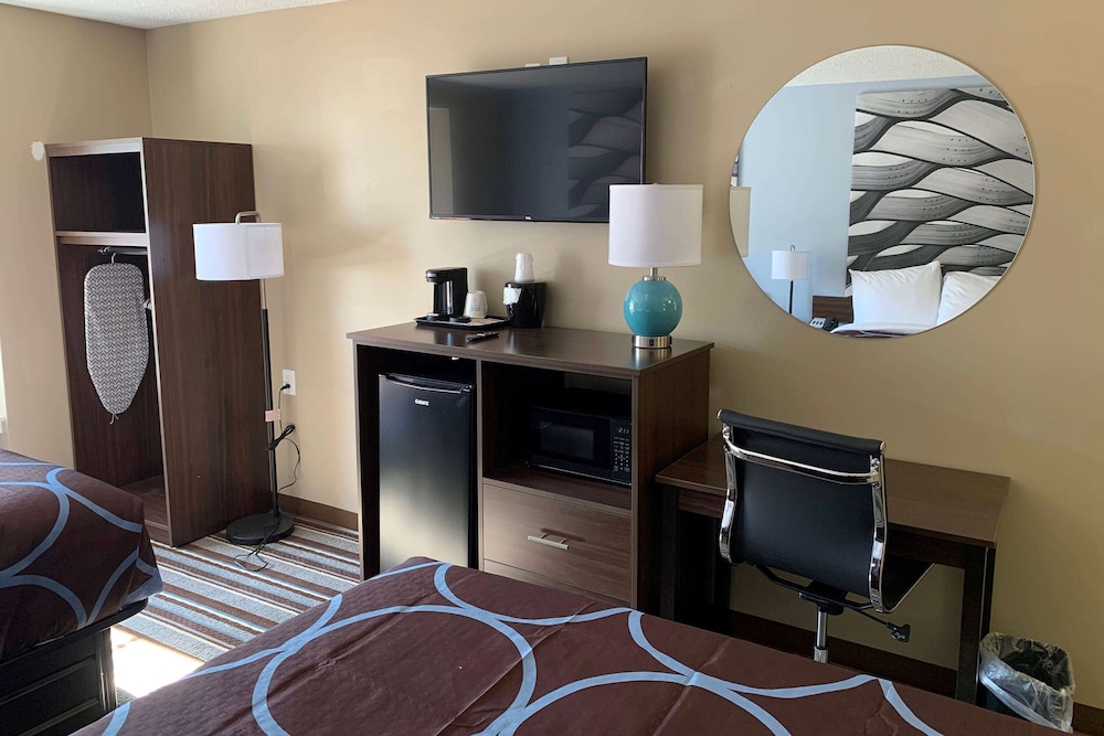 Super 8 by Wyndham Joliet 23/39