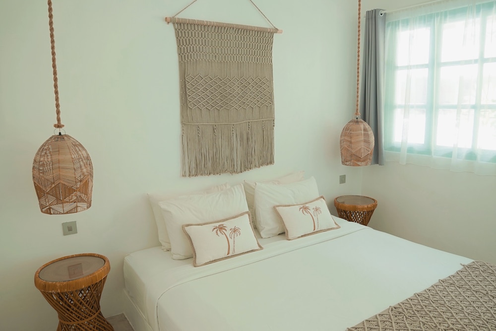 Seaesta Komodo Hostel 12/50