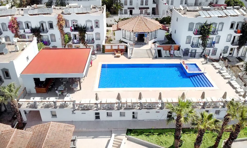 La Maison Apartments 50/52