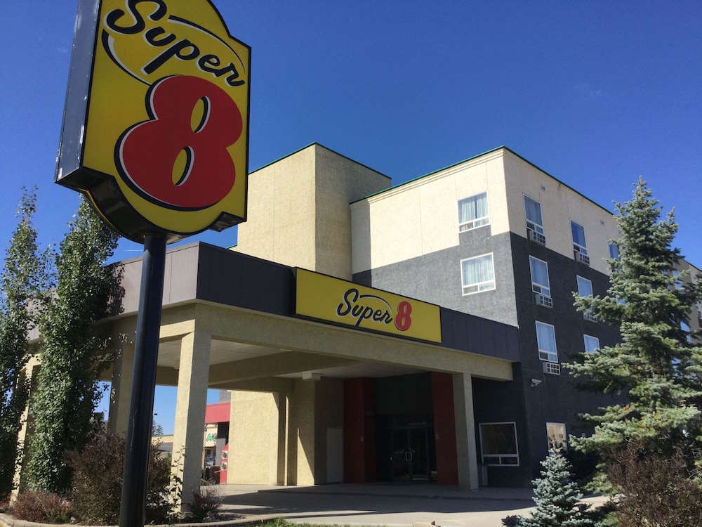Super 8 by Wyndham Edson 3/25