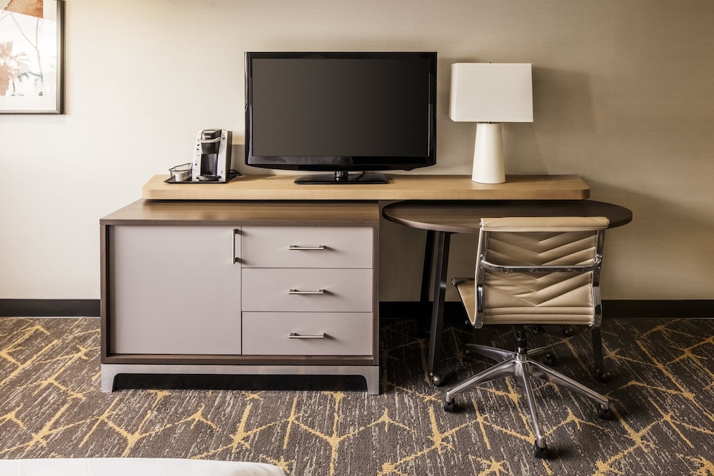 Holiday Inn Orange County Airport 41/57