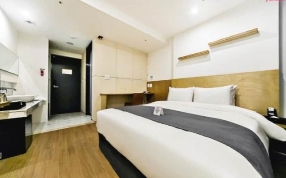 Noblestay Hotel 12/50