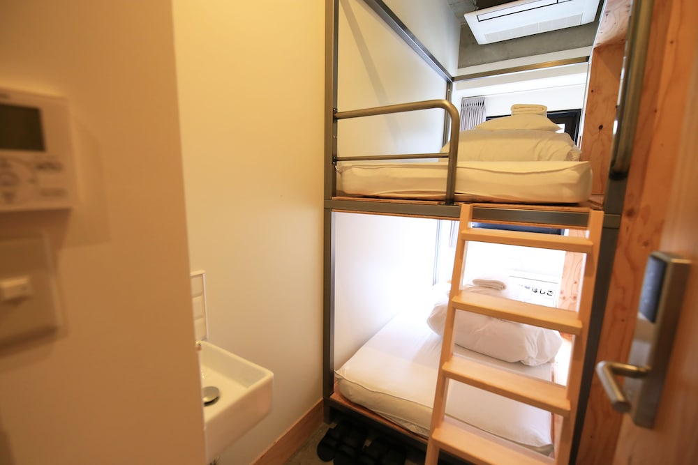 Wise Owl Hostels Shibuya 47/48