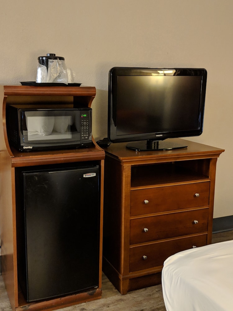 Econo Lodge Gainesville Downtown Area 25/33