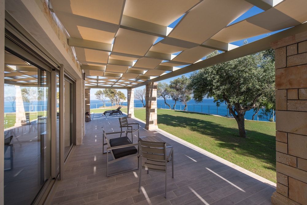 Artina Luxury Villa 25/50