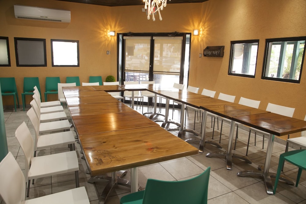 Parador el Buen Cafe 55/63