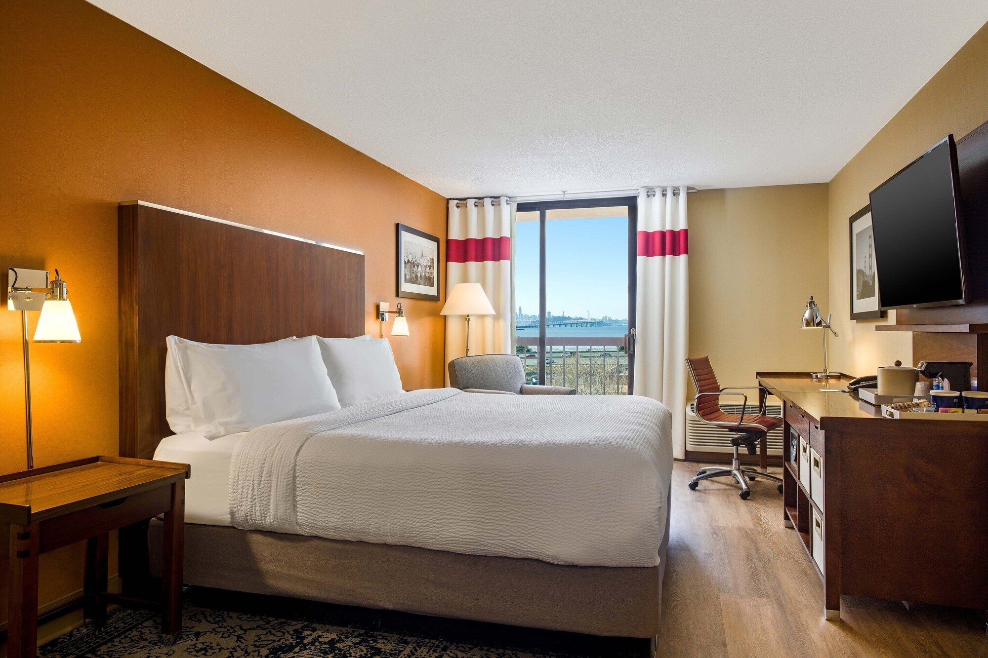 Room, King Bed, Bay View, Accessible