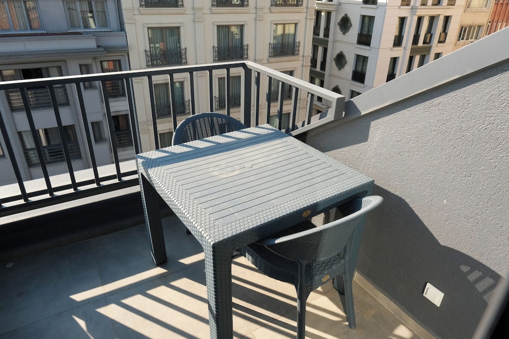 Bird Nest Suites 33/47