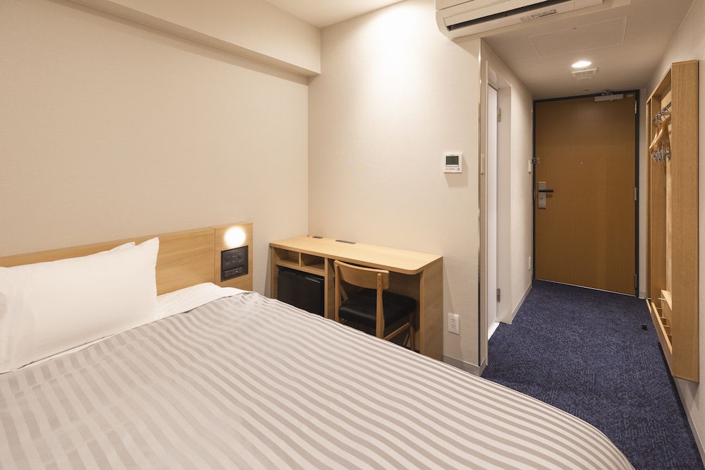 ROOM, SINGLE