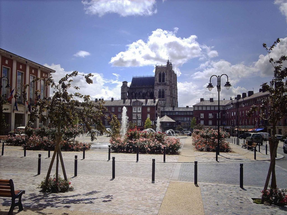 Hotel Mercure Abbeville Centre - Porte De La Baie De Somme 46/50