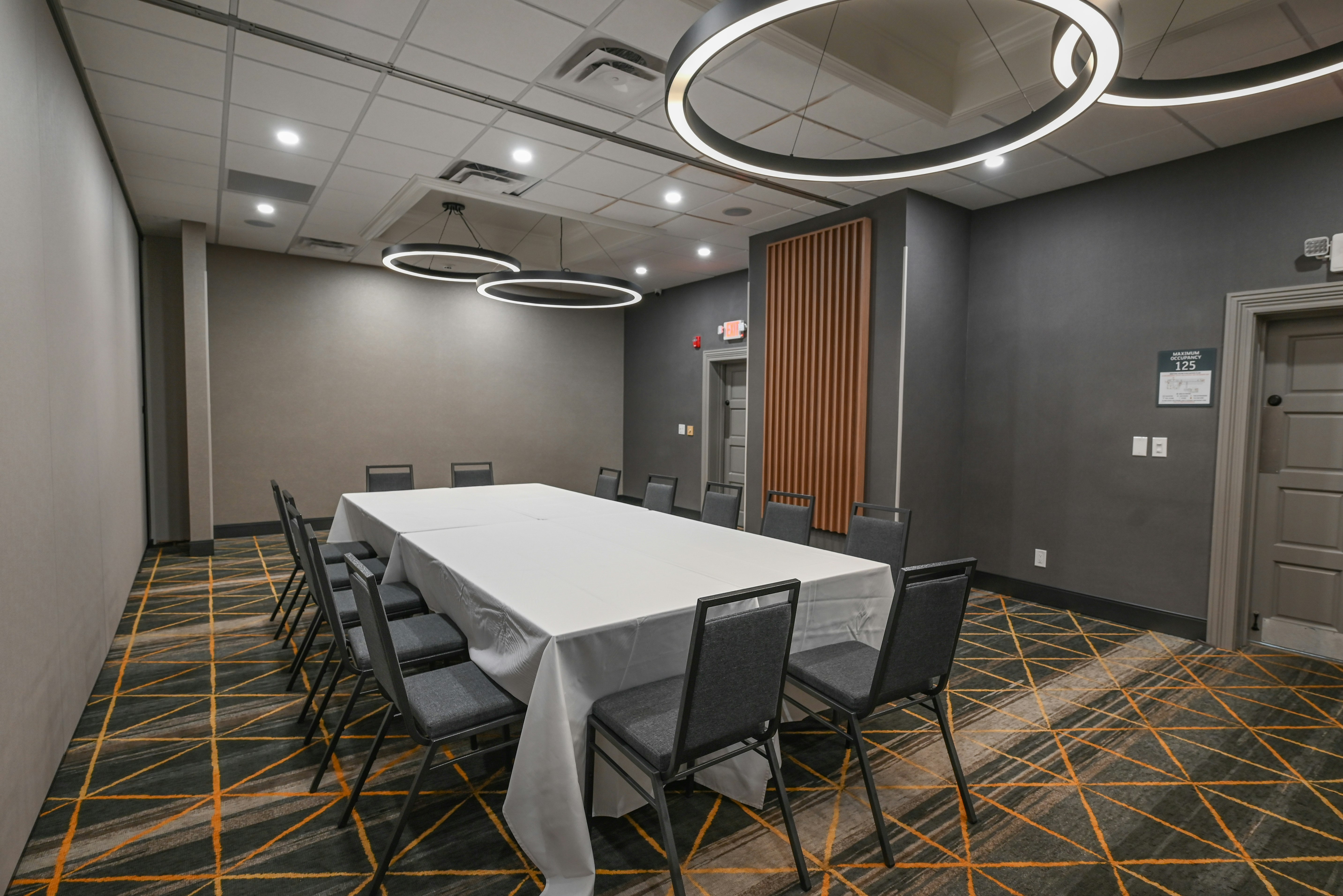 Holiday Inn Cleveland-Mayfield 72/76