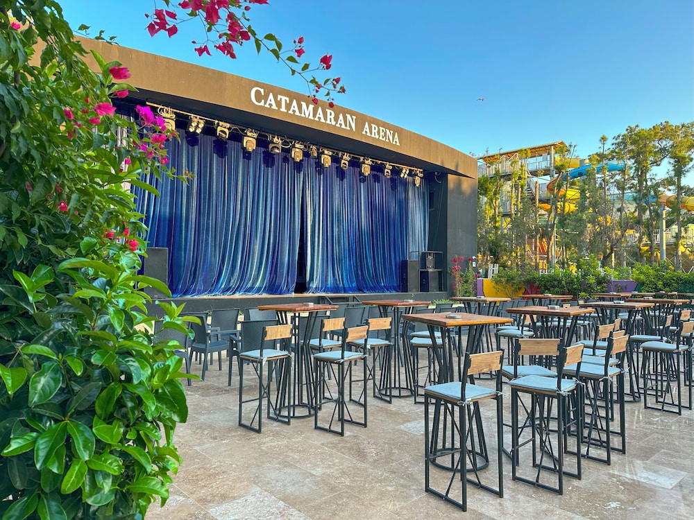 Catamaran Resort Hotel 57/71