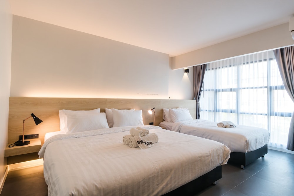 BOOK Design HOTEL -SHA Extra Plus 18/50