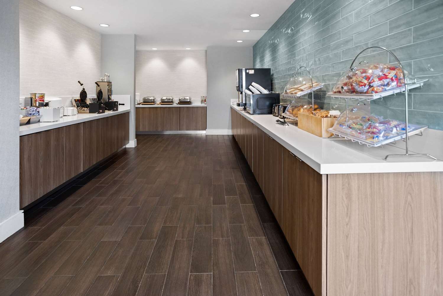 La Quinta Inn & Suites by Wyndham Atlanta Airport North 10/60