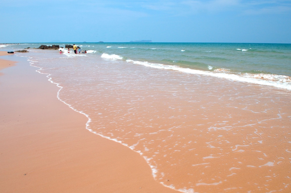 Bansaithong Beach Resort 27/52