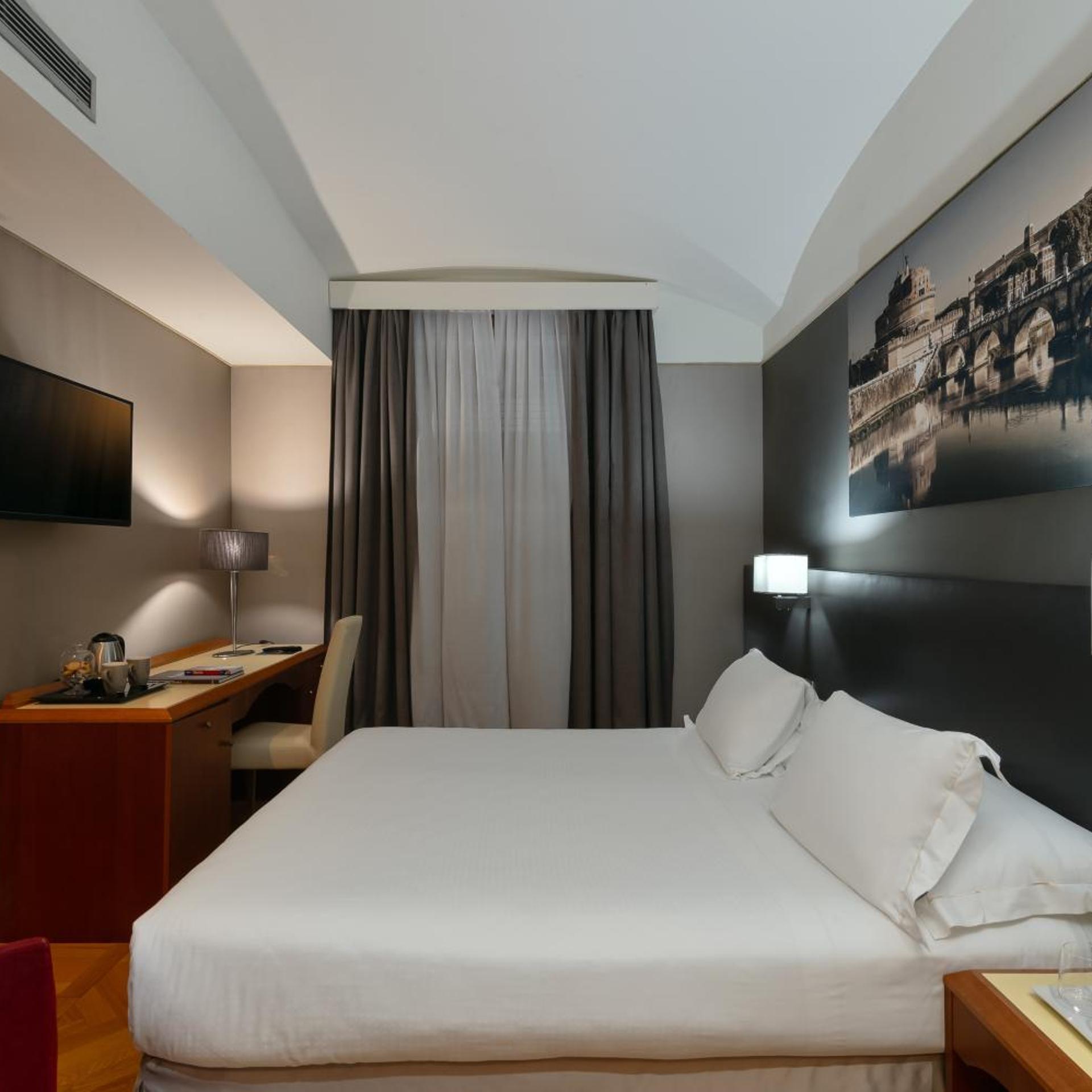 Economy, Basement, King Bed