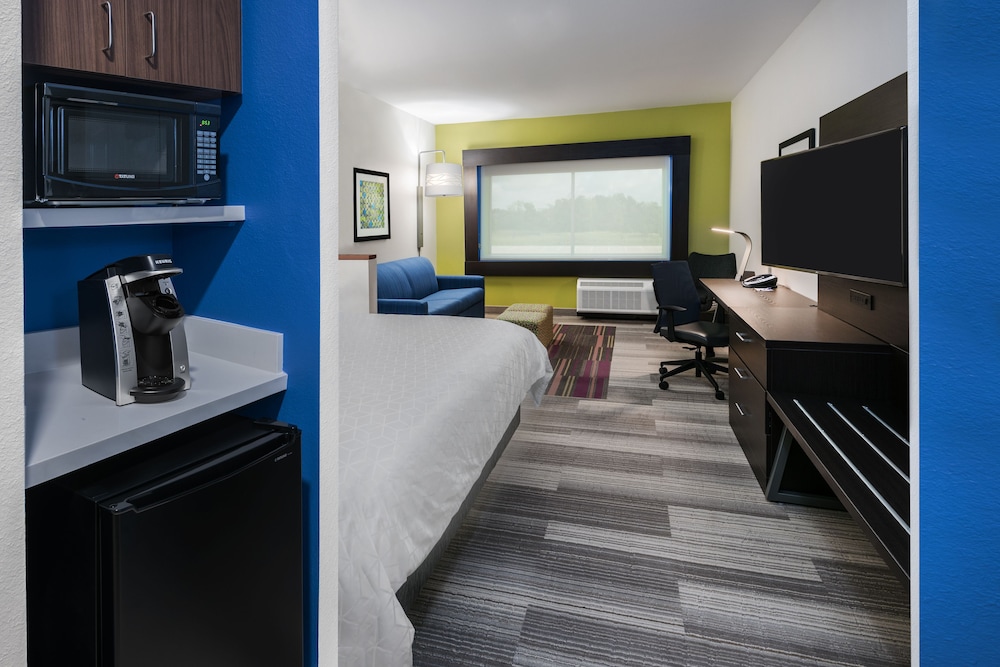 Holiday Inn Express & Suites Bryan 24/69