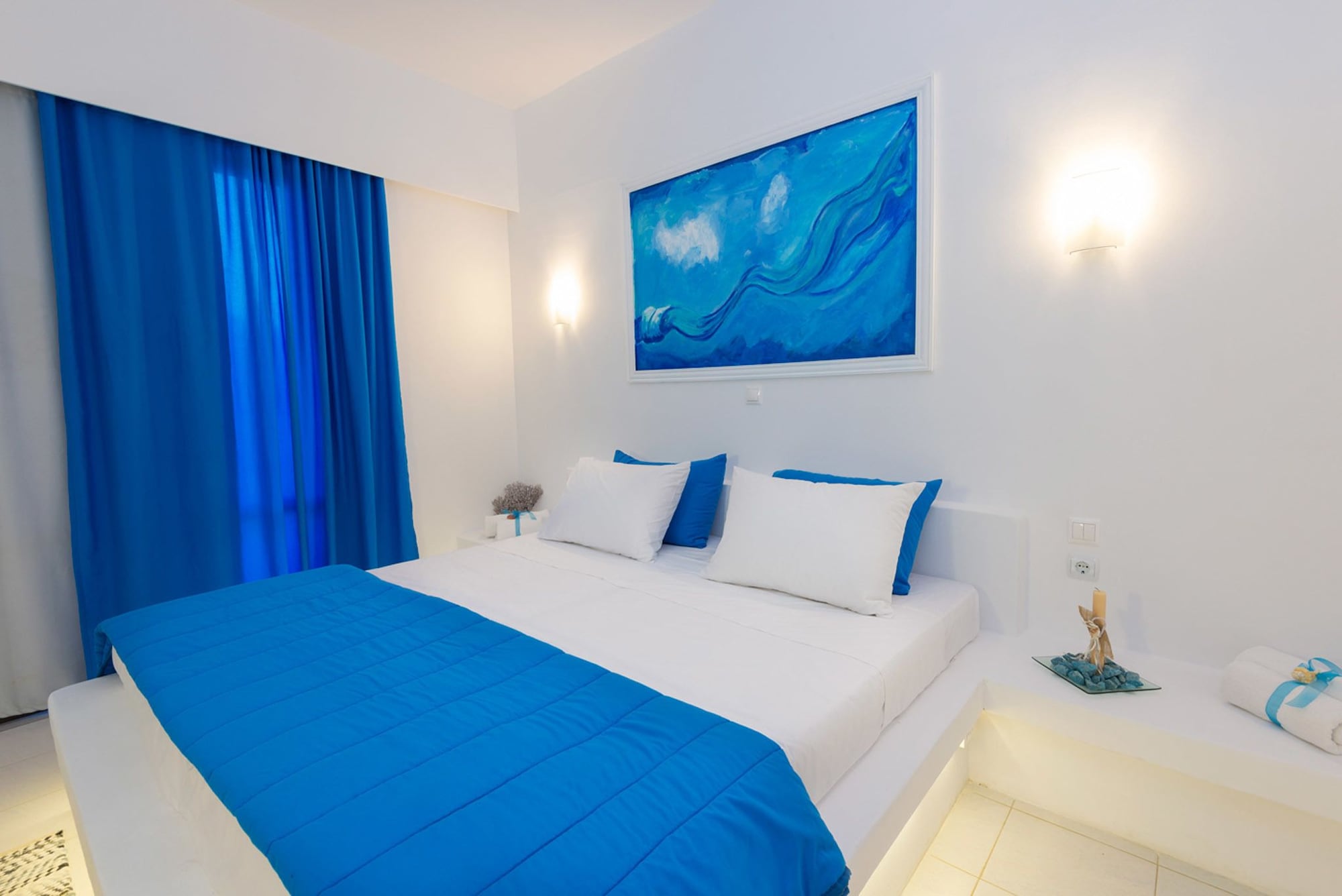 ROOM, DOUBLE BED