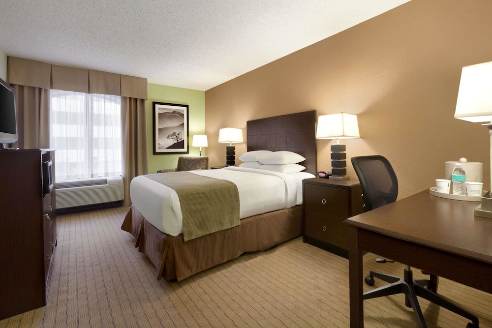 Days Inn By Wyndham Baltimore Inner Harbor 15/52