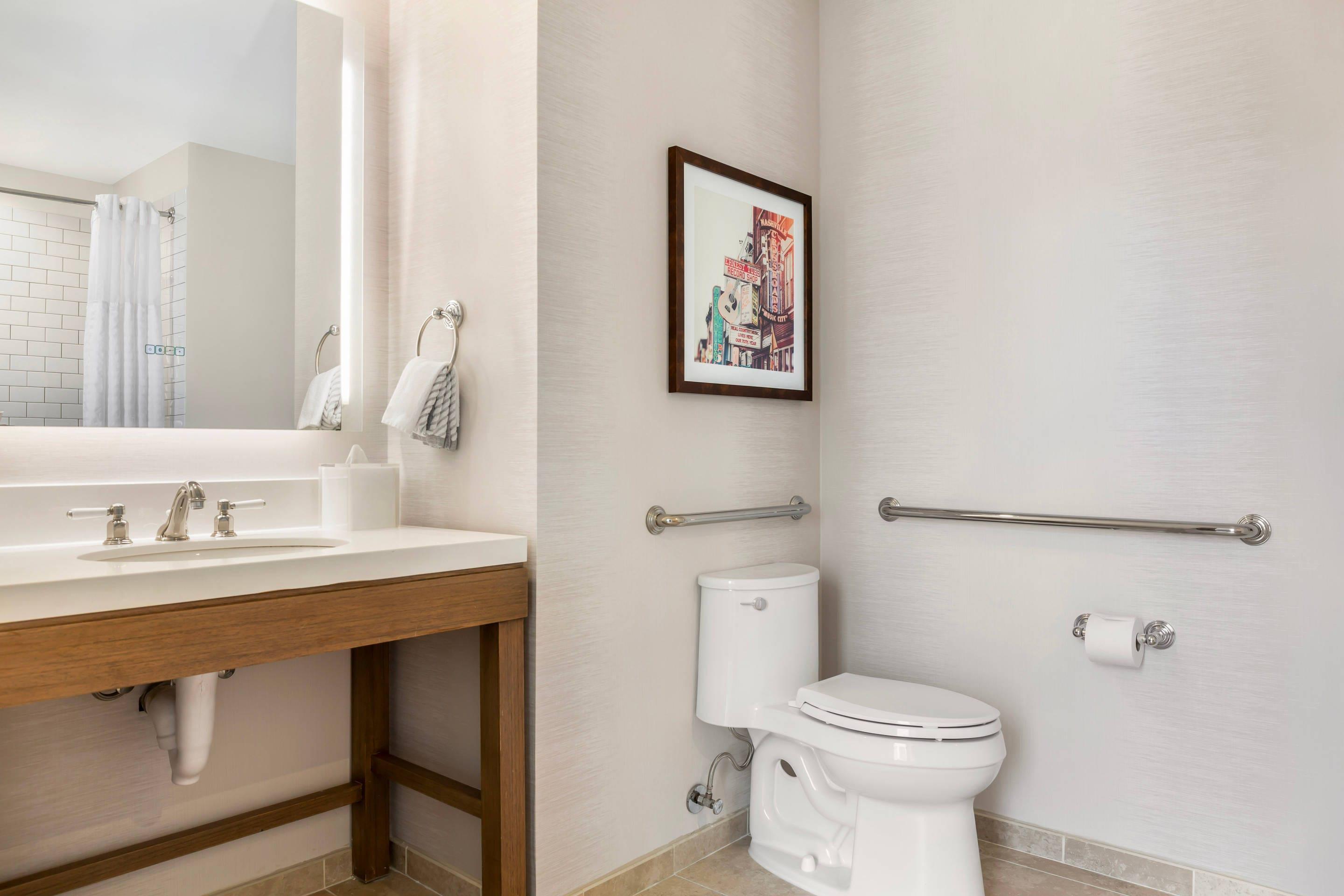Suite, King Bed, Accessible