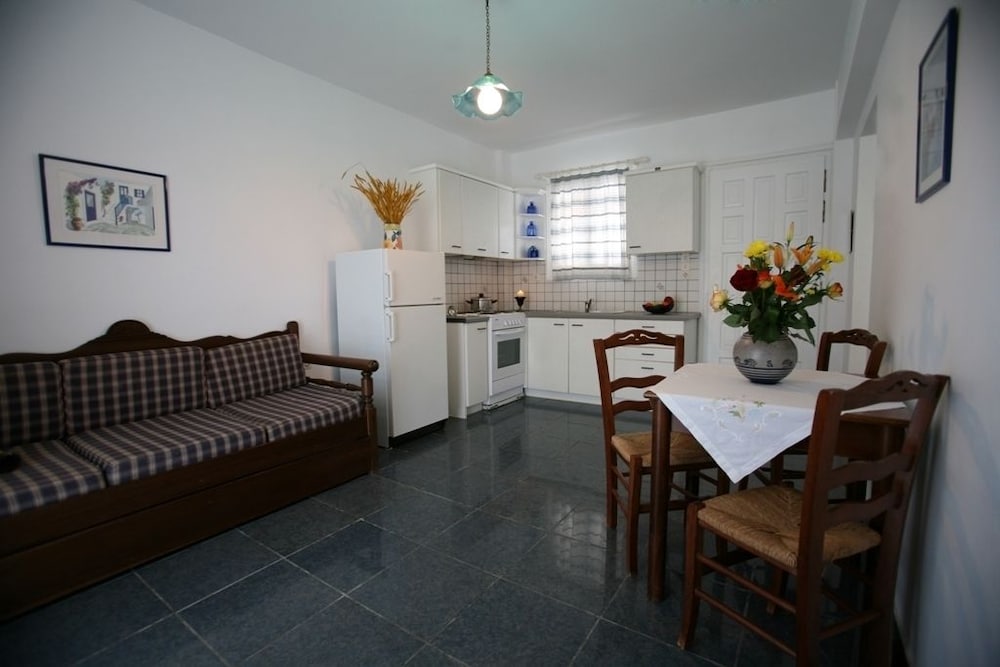 Erato Apartments 13/28
