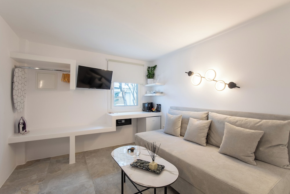Mytheo Luxury Studios 32/50