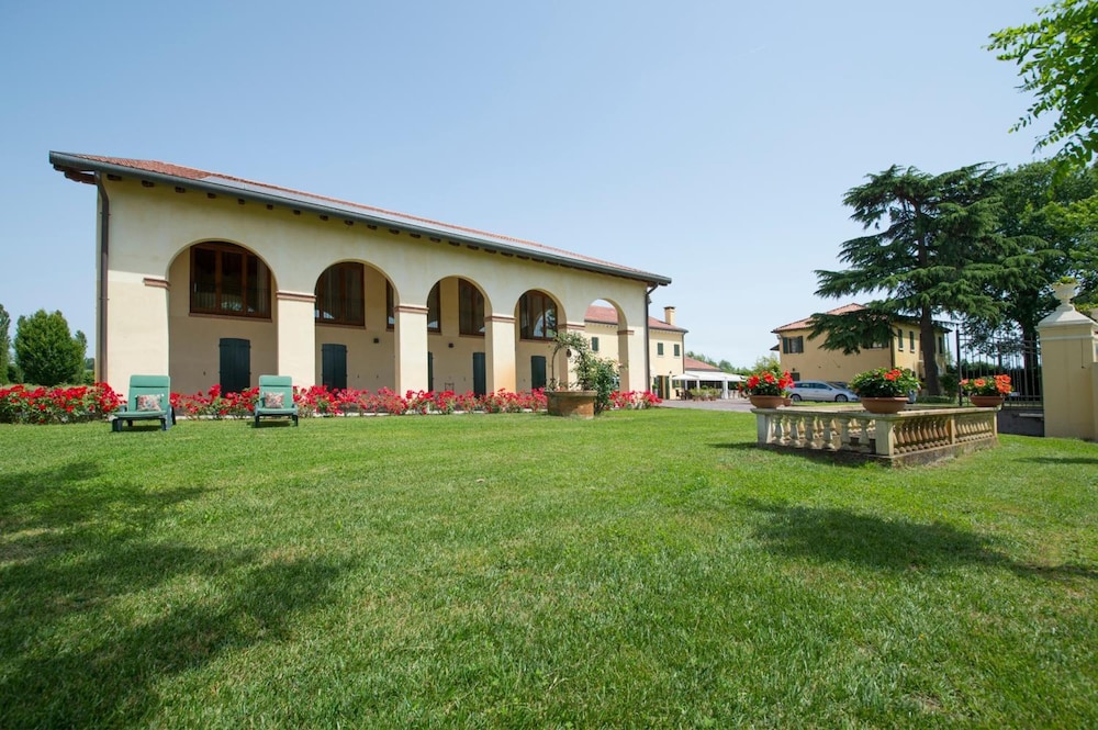 Venice Resort 66/72