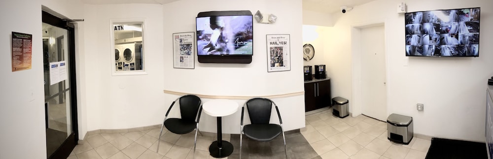 Travelodge by Wyndham Madison Heights MI 35/41