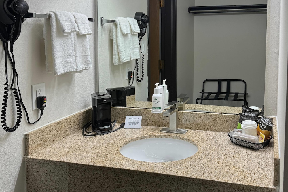 Park Inn by Radisson Maryville 50/50