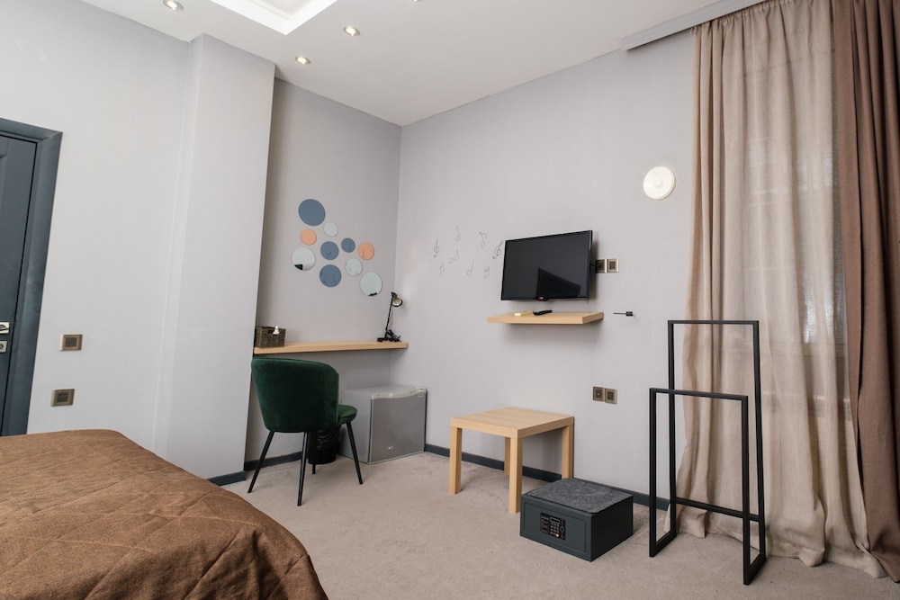 MAESTRO HOTEL 31/32