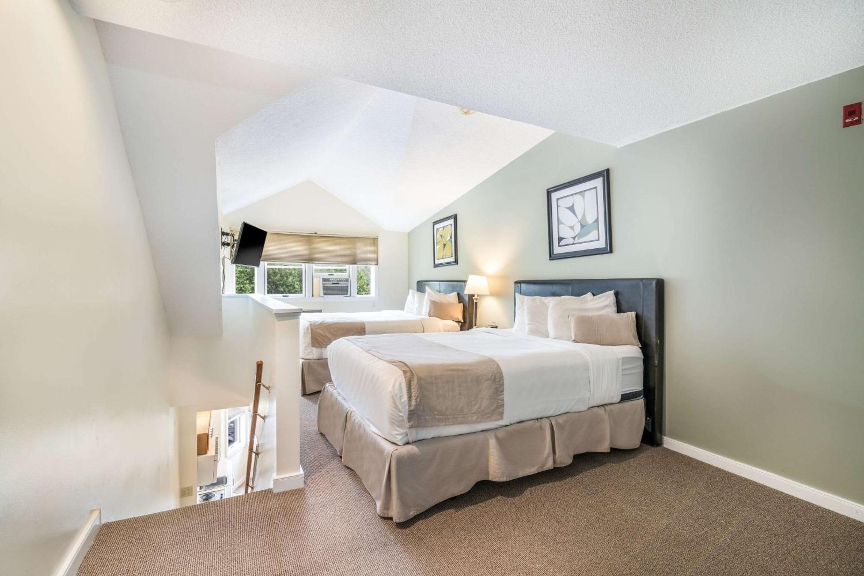 Suite, Two Story, Sofa, Jetted Tub