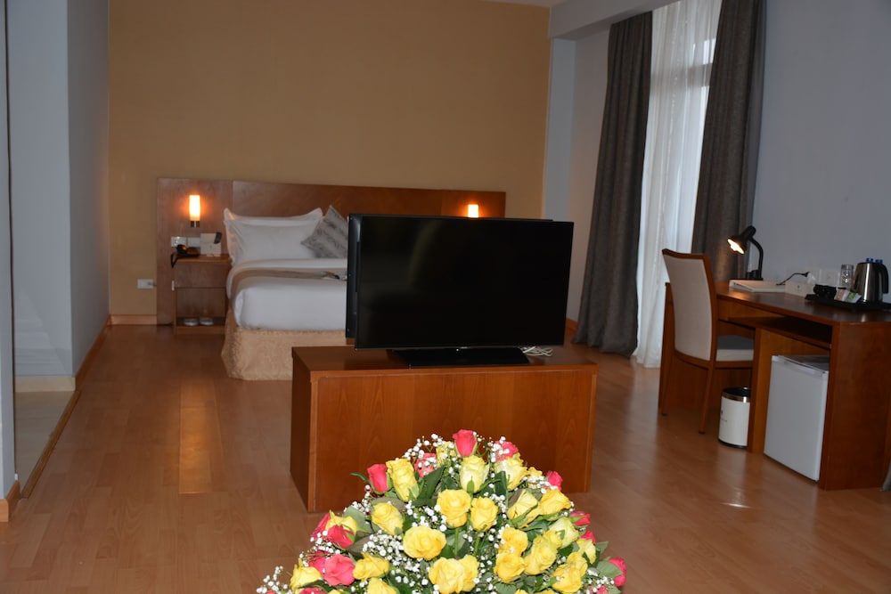 AZZEMAN HOTEL 7/49