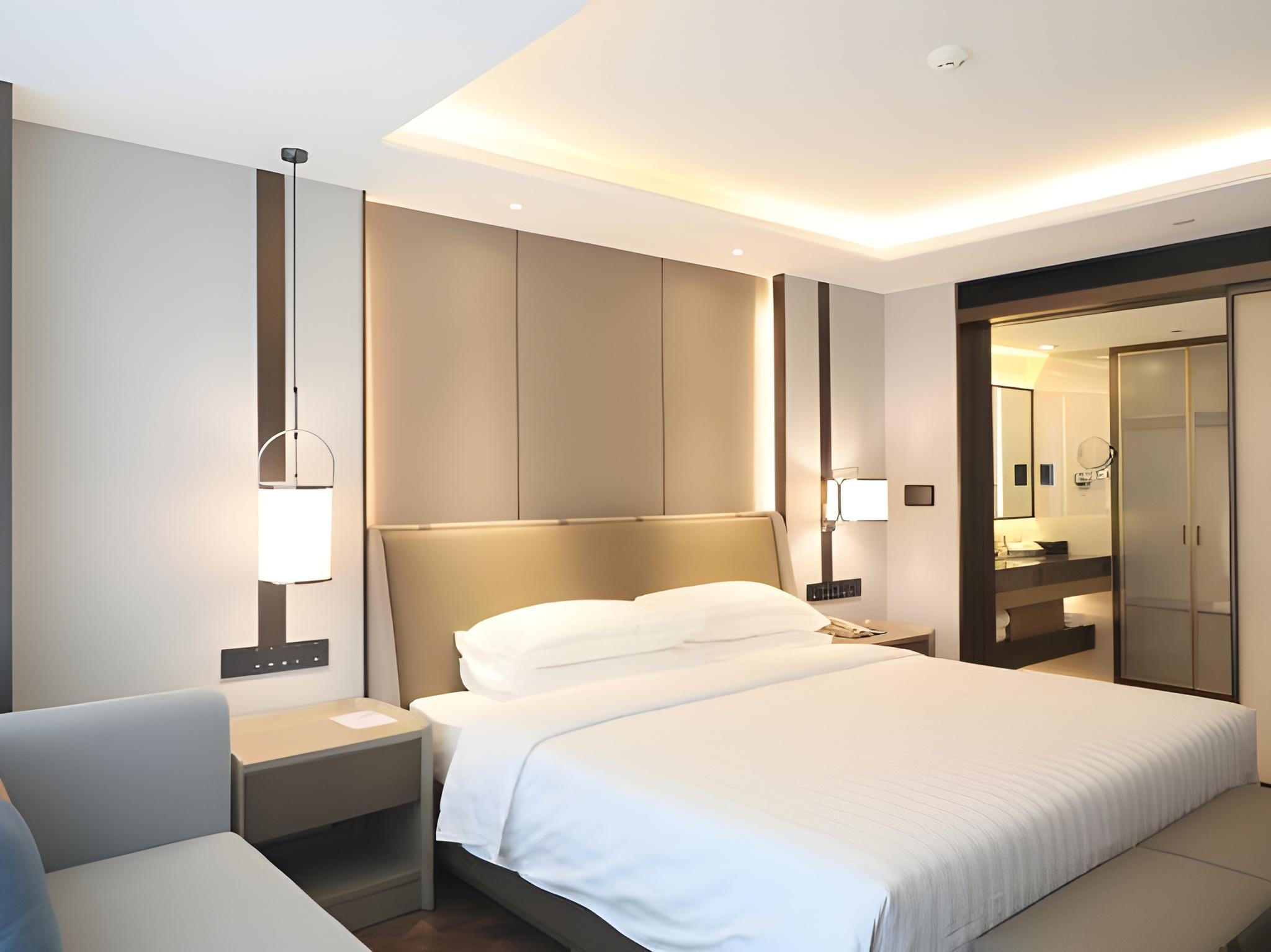 Deluxe, Executive, Flat, Suite