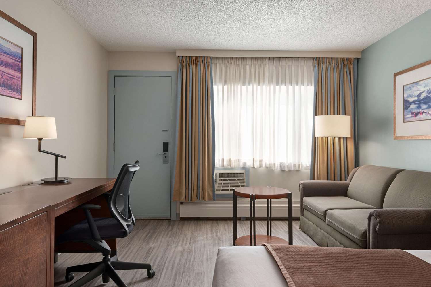 Travelodge by Wyndham Calgary South 49/63