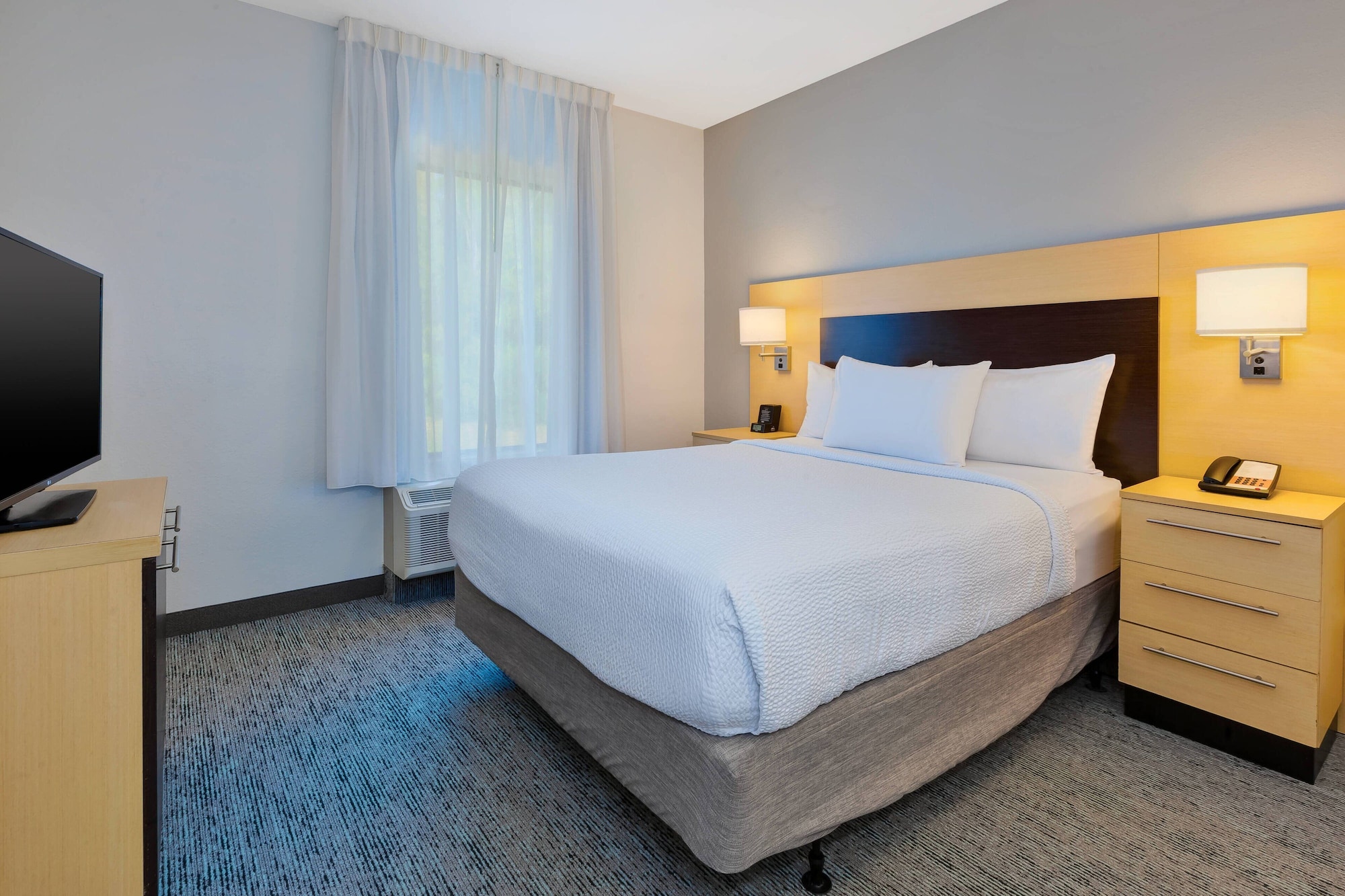 1 BEDROOM, SUITE