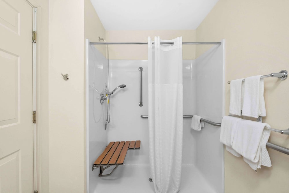 غرفة بسرير كينج لذوي الإعاقة، Quality Inn Queensbury - Lake George Area 5/5