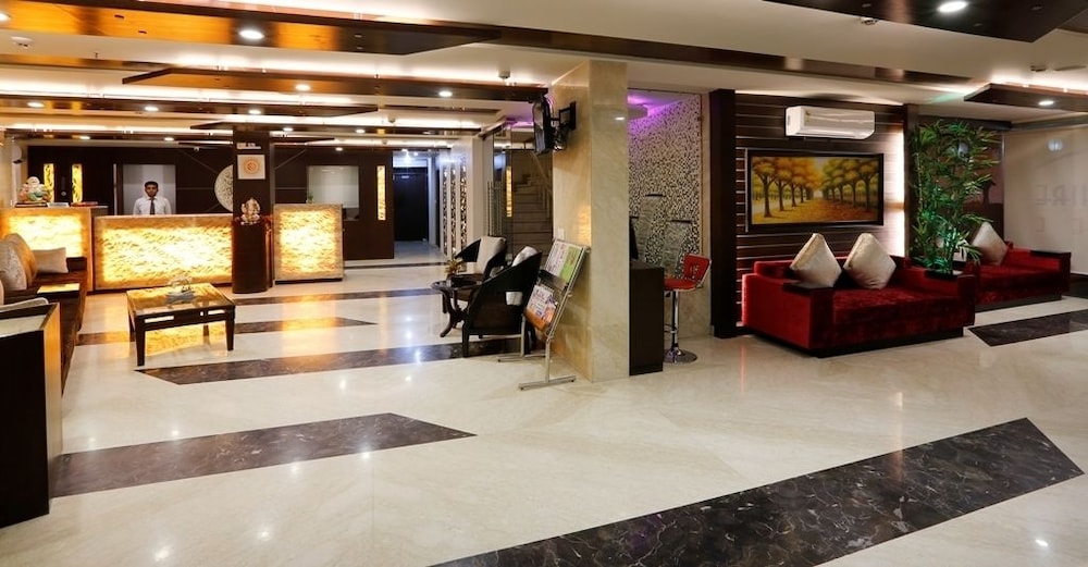 La Sapphire Hotel 12/50