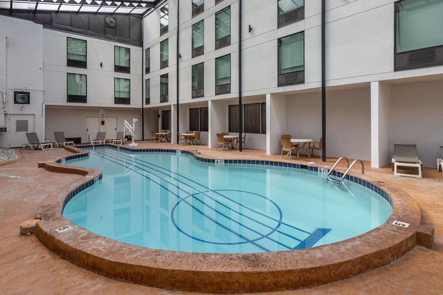 Comfort Inn & Suites Nashville Downtown - Stadium 14/16