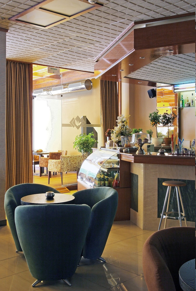 LYDIA HOTEL 58/82