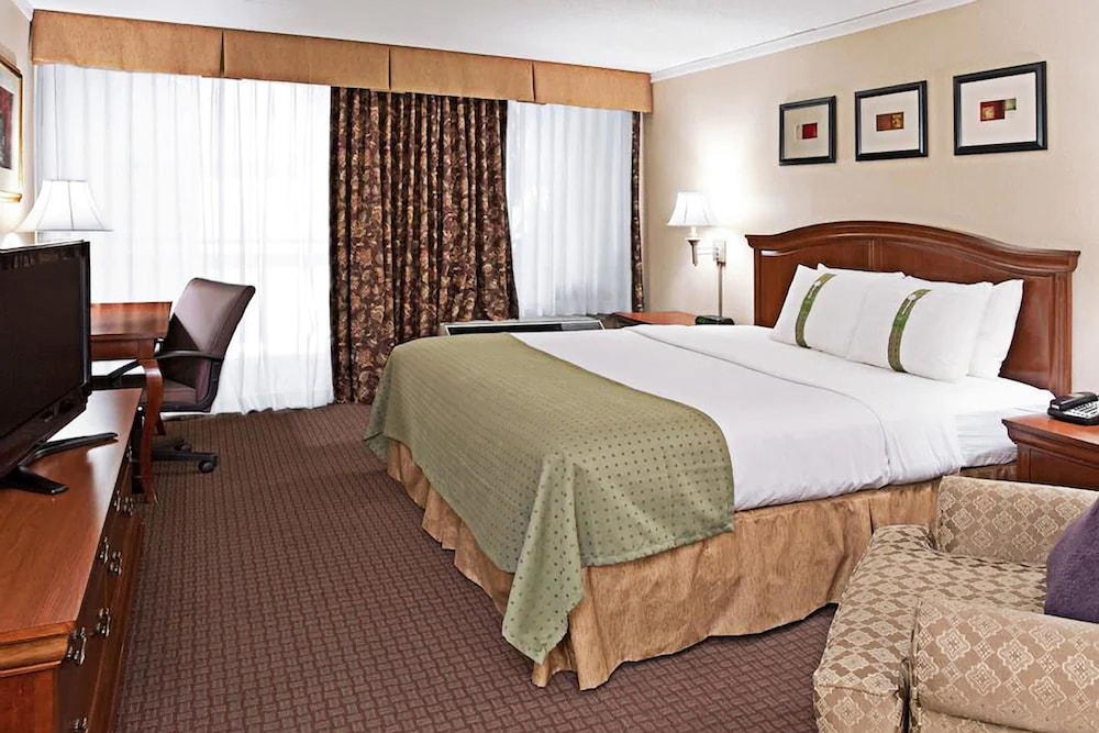 Days Inn by Wyndham Warren 8/26