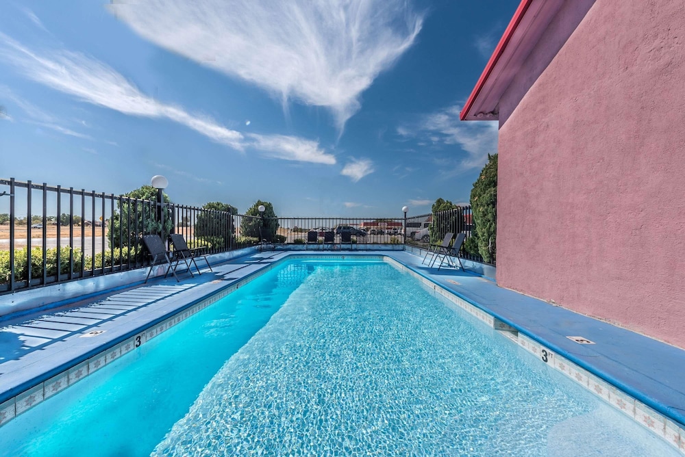 Super 8 by Wyndham Eastland 1/15