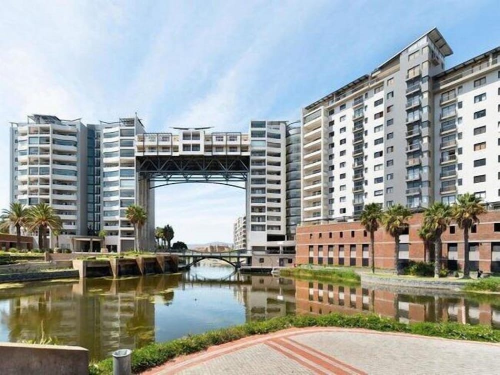 Century City Boutique Apartments 40/50