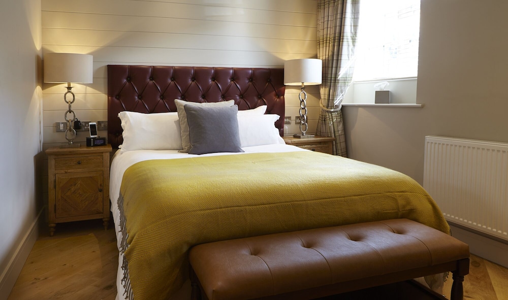 ROOM, DOUBLE BED