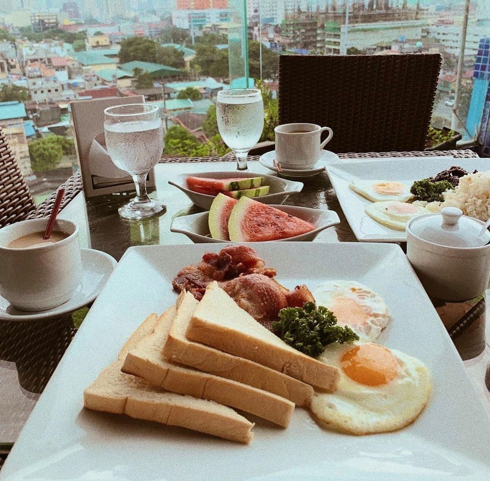 Selah Pods Hotel Manila 51/69