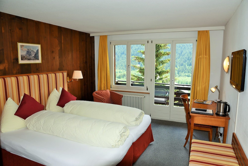 Panoramic, Eiger, King Bed, Mountain View, Balcony