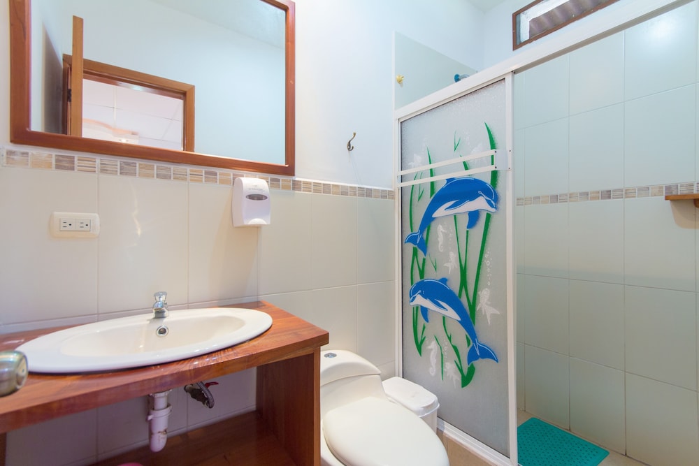 Twin Lodge Galapagos Hotel 66/68